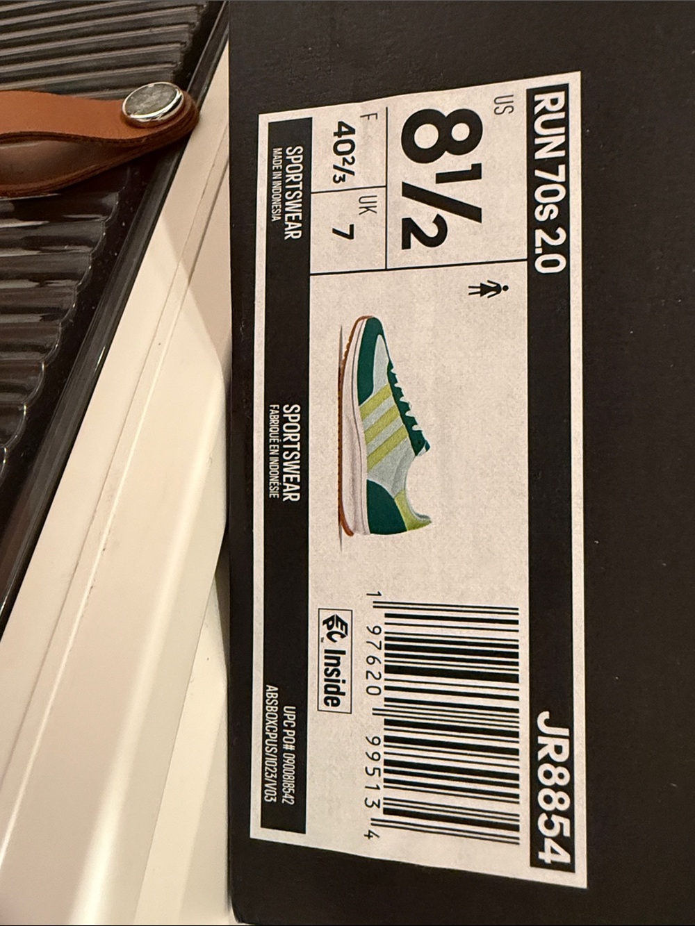 adidas Run 70s 2.0 Sneakers in Green and White - Picture 2 of 4